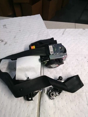 Used Front Left Seat Belt Front fits: 2017 Volvo S90 driver retractor Front Left Foto 1 de 4