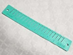 Susan Bates COLORAK 10.5x1.5" thread/yarn plastic organizer blue/green Vintage  - Picture 1 of 6