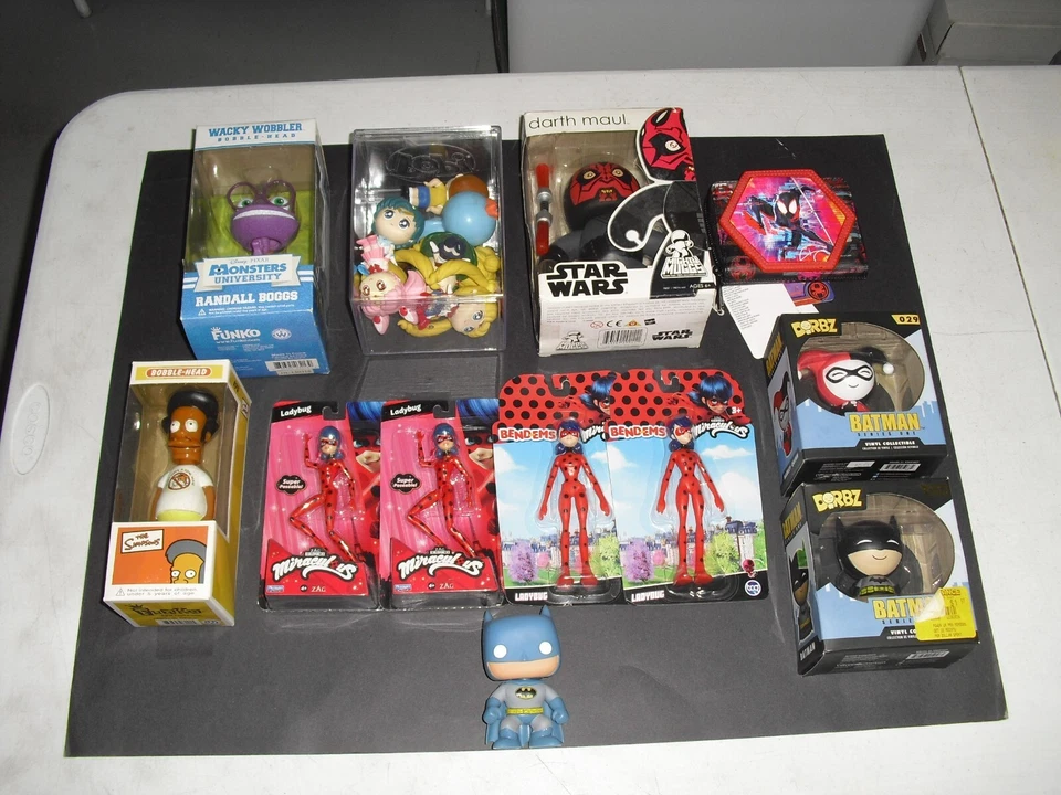 Gran lote varios juguetes ¡la mayoría nuevos! Muggs poderosos de Batman Dorbz de Miraculous Bendems Foto 1 de 4