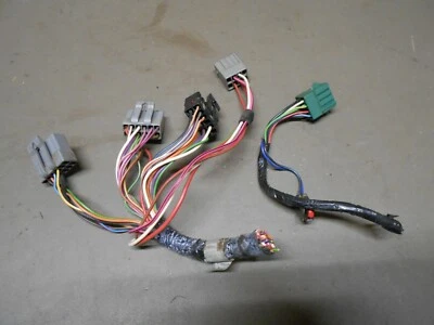 94 Ford Tempo 4DR 2.3L caixa de fusíveis montada interna caixa de fusíveis plugues de fios rabo de porco - Imagem 1 de 4