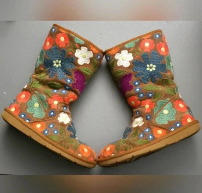 Botas de gamuza UGG talla 6 Wahine florales bordadas difíciles de encontrar raras hippies trippy 🌼 zapatos Foto 1 de 4