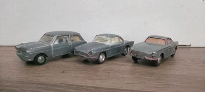  Lotto 3 auto SPOT ON  by  triang  AUSTIN A40+CORGI TOYS Renault +Volvo P 1800 - Immagine 1 di 4