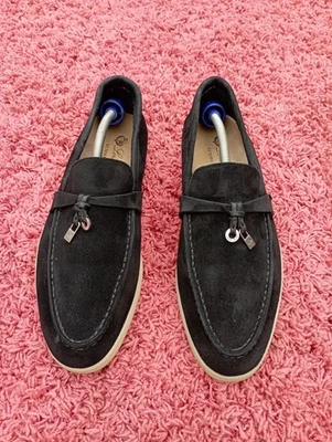Mocasines Loro Piana de gamuza negra con dijes de verano talla 40 Foto 1 de 4
