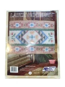 "Kit de gancho de cierre vintage National Yarn Crafts R 878 diseño Southwest 20""x27"" nuevo en caja" - Imagen 1 de 6