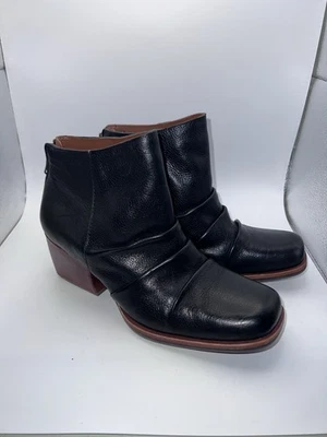 Botín Kork-Ease Talla 7.5 Mujer Kissel Negro Cuero Acanalado Tobillo Espalda Cremallera Elegante Foto 1 de 4