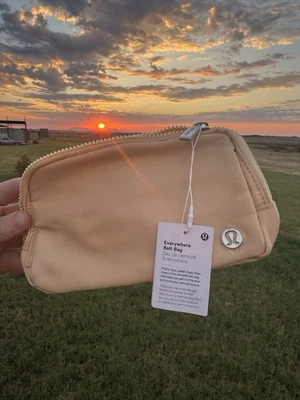 Nuevo con etiquetas Bolso Cinturón Lululemon Everywhere 1L Tostado - Nuevo Estilo Bandolera Riñonera Foto 1 de 3