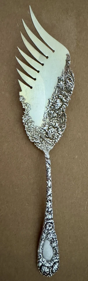 HERMOSO PAQUETE ESTERLINA DURGIN CRISANTEMO DORADO MACARRONES O SERVIDOR DE ENTRADA Foto 1 de 4