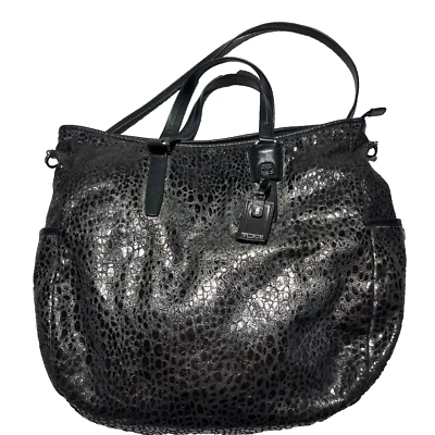 TUMI Voyageur 蛇纹印花尼龙金属皮革肩带大号手提包旅行包 — 第 1/4 张图片