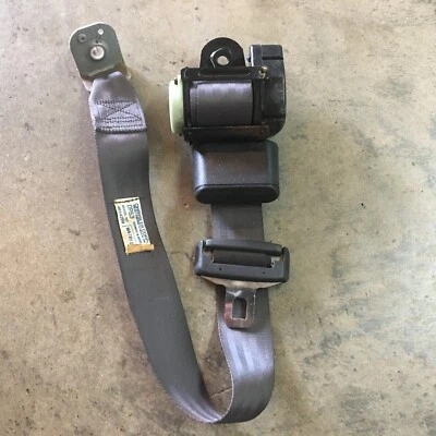 92 93 94 95 1992 CHRYSLER LEBARON CONVERTIBLE CINTURÓN DE SEGURIDAD TRASERO IZQUIERDO GRIS Foto 1 de 3