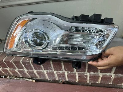 Conjunto de faro izquierdo usado nuevo - 20-9218-80-9 se adapta a Chrysler 300 18-21 Foto 1 de 4