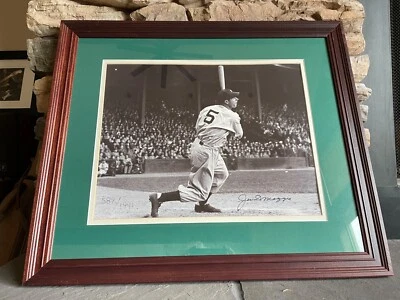 Foto grande firmada/numerada de Joe DiMaggio enmarcada y enmarañada (marcador de autenticidad) 23x27 Foto 1 de 4