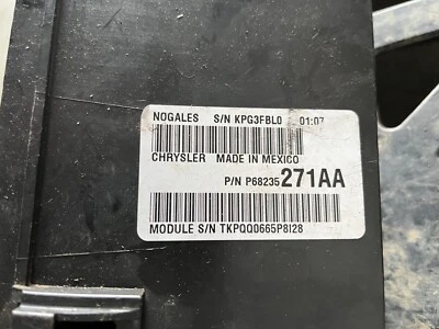 OEM 2011-2014 CHRYSLER 200 DODGE AVENGER 3,6 L MOTOR TIPM CAJA DE FUSIBLES P04692346AA Foto 1 de 3