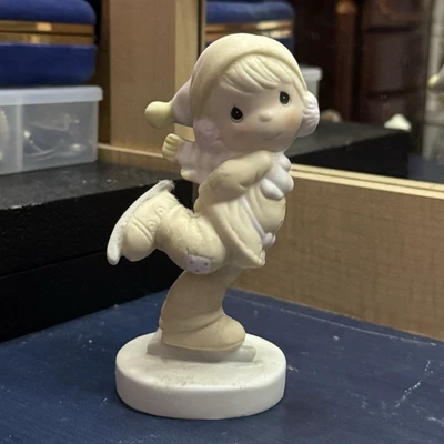 ⛸️Precious Moments Porcelain Dropping In For Christmas Ice Skating Girl Figure - Image 1 of 4