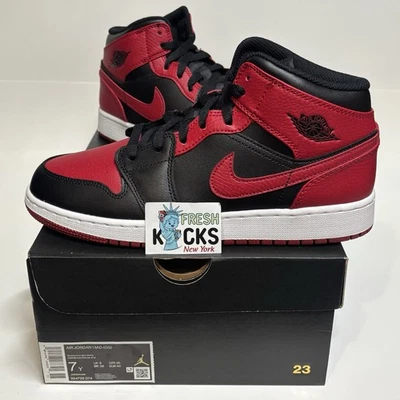 Air Jordan 1 Mid Banned Niños Talla 7Y Juvenil (UK6/EUR40) 554725-074 Negro Gimnasio Rojo Foto 1 de 4