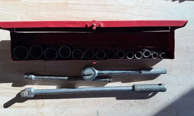 SK WAYNE SOCKET SET  16 PIECE 1/2 IN DRIVE + BONNY extension bar + metal box - Image 1 of 4