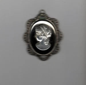 COSTUME JEWELRY  - LADIES PENDANT #1 - CAMEO - SILVER LOOK - CAMEO IS RAISED - Picture 1 of 2