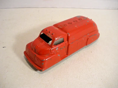 Caminhão-tanque vintage Tootsie brinquedo metal fundido gasolina 4 3/4" vermelho - Imagem 1 de 4