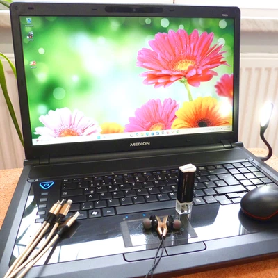 Medion P8614 XXL Cinema MONSTER 18 Pollici l 1TB HDD SSD Windows 11 l 8GB... - Immagine 1 di 4