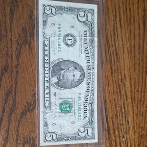 Series 1988 A $5.00 Five Dollar Bill Federal Reserve Note - Picture 1 of 3