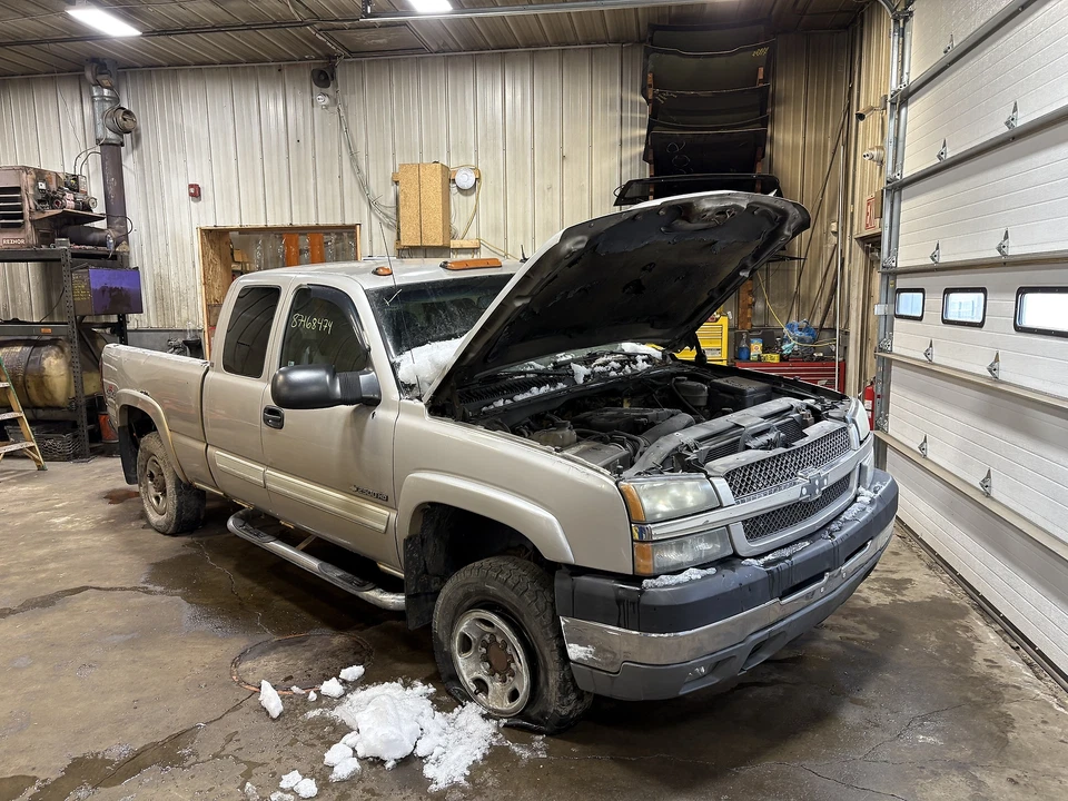 Used Front Left Seat Belt Front fits: 2004 Chevrolet Silverado 2500 pickup bucke Foto 1 de 4