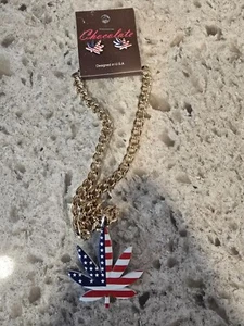 NUOVA NOVITÀ COLLANA/ORECCHINI DI CIOCCOLATO BANDIERA AMERICANA VASO FOGLIA *NUOVA CON SCATOLA* - Foto 1 di 1
