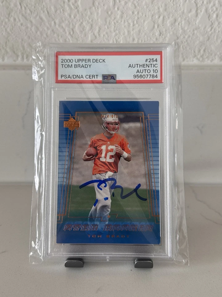 Подлинная радиоуправляемая карточка с автографом Тома Брэди 2000 Upper Deck PSA 10 PSA/DNA - Изображение 1 из 2