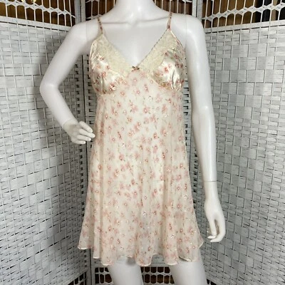 Secret Treasures Chemise Feminino Grande Cetim Rosa Floral Acabamento Creme Amarrado Costas - Imagem 1 de 4