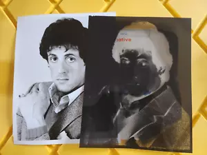 ORIGINAL 1980er Jahre Foto Kopfschuss Schauspieler Sylvester Stallone MIT NEGATIV - Bild 1 von 4