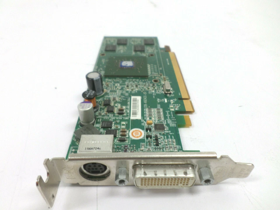 Tarjeta de video ATI Technologies RadeonX1300 109-A92431-20 256 MB SDRAM PCI 102-A924B Foto 1 de 4