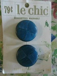 *2 Vintage *Le CHIC*1" Washable Buttons on Original Card -79c*Made in ITALY - Picture 1 of 3