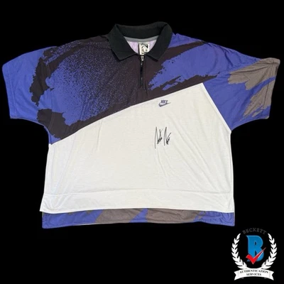 Polo Nike Challenge Court firmado por Andre Agassi BAS Beckett certificado de autenticidad autógrafo 1992 RG  Foto 1 de 4