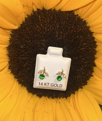 Pendientes en forma de flor de oro de 14 K Foto 1 de 4