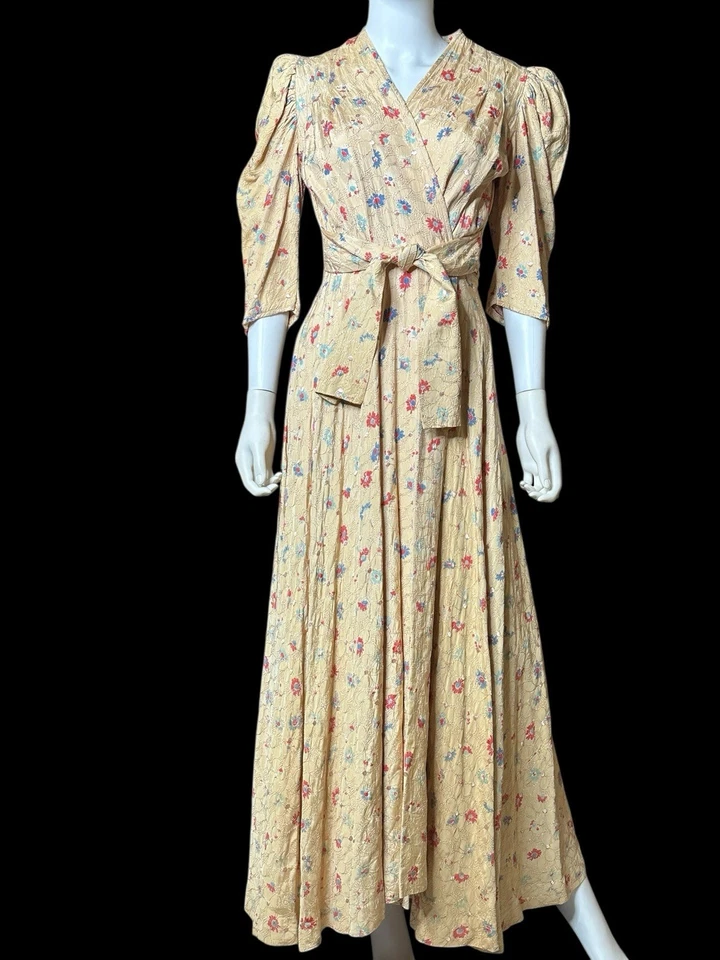 Maxi vestido envolvente bordado bata estampado floral vintage de los años 30 y 40 Foto 1 de 4