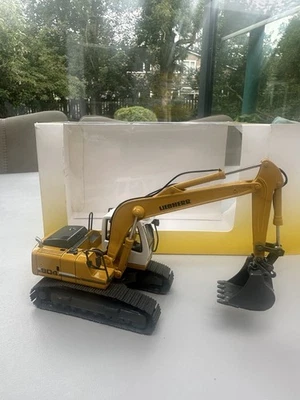 Liebherr 904 Excavator 1/50 Model - Image 1 of 2
