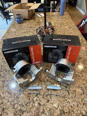 Pinza de freno delantera conductor y pasajero A Premium 1980-1985 Ford F-150 2 piezas Foto 1 de 4