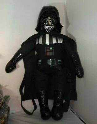 MOCHILA DARTH VADER STAR WARS 18", A CUESTAS, FIGURA DE PELUCHE PARA LLEVAR ATRÁS. En muy buena condición Foto 1 de 4