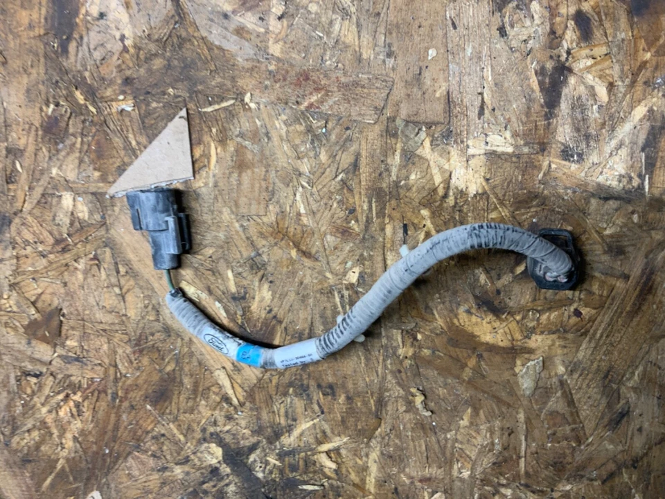 Ford Expedition 2011-2014 tapón de bote de carbón de vapor combustible Foto 1 de 4