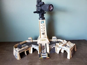 Micro Machines Light Tower Military Night Attack Bunker 1995 Galoob unvollständig - Bild 1 von 19