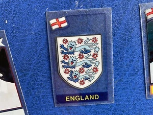 PANINI FIGURINA FOOTBALL SUPERSTARS 1984 ENGLAND SCUDETTO - Bild 1 von 2