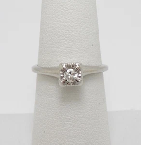 Alianza de compromiso de diamantes redondos naturales vintage de 0,11 quilates de oro blanco de 14 quilates - Imagen 1 de 13