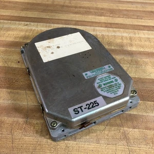 SEAGATE ST-225 21MB 5.25" HH MFM ST412 HARD DISK DRIVE (Works) - Foto 1 di 8