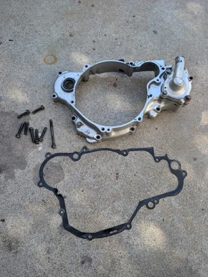 Yamaha 1998 YZ250 YZ 250 Lt cubierta embrague interior bomba de agua Foto 1 de 2