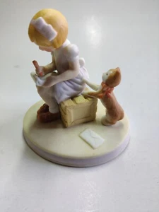 Kit 'n Kat Keeping In Touch Figurine (LL). Ships Today. - Picture 1 of 5