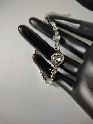 Damen Silber Weiß Kristall Herz Strass Armreif, Modeschmuck - Bild 1 von 4