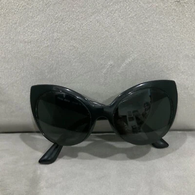GAFAS DE SOL MIU MIU OJO DE GATO SMU-07R-55-18-140-COLOR NEGRO-HECHAS EN ITALIA-USADAS Foto 1 de 4