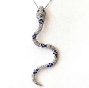 Ciondolo Donna SERPE in Oro bianco 18kt, Zirconia Bianca e Azzurra. 4,2 Gr - Foto 1 di 6