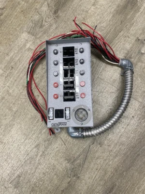 Bonito interruptor de transferencia generador Reliance Control GEN/Tran 30310 10 circuitos 30 amperios Foto 1 de 4