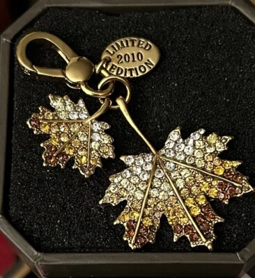 Novo Berloque Folha Pavimentada LTD ED 2010 Juicy Couture - Imagem 1 de 2