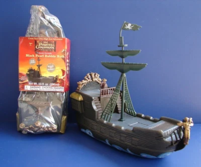 Disney Piratas del Caribe Fin del Mundo Perla Negra Barco Pirata Baño de Burbujas Foto 1 de 4