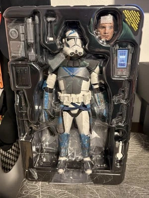 Hot Toys 1/6 Scale Figure: Arc Trooper Fives (TMS132) (CLONE WARS) - Image 1 of 4